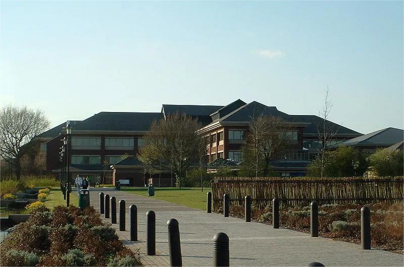 华威大学