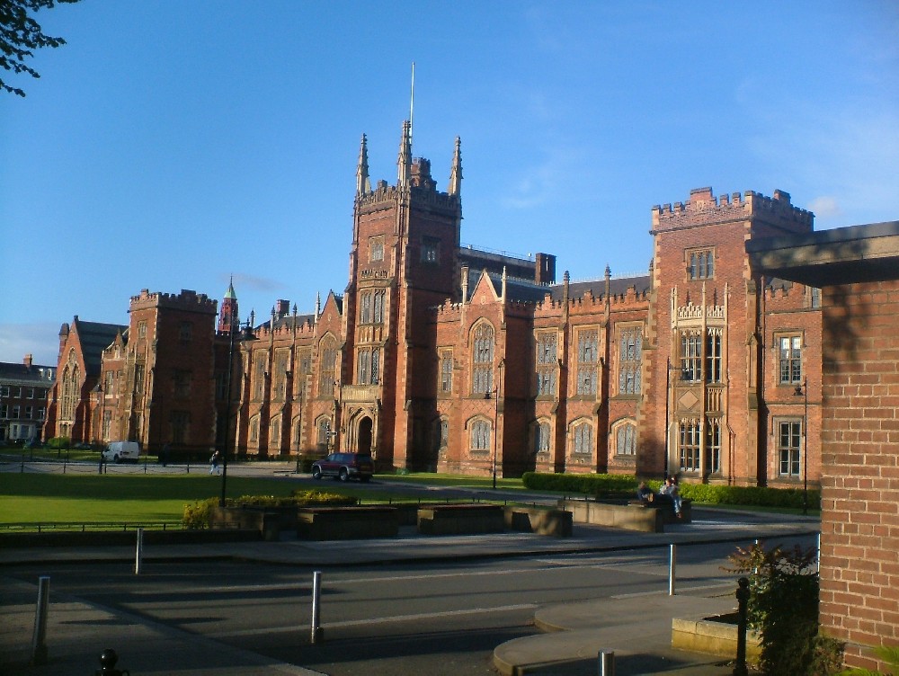 女王大学